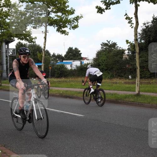 10.08.2025 - GEWOBA Citytriathlon Bremen Yannick Fuchs http://msf.ph/oto/8562295 10.08.2025 12:26:45 Radfahren 574, 644, 668, 703, 710, 837, 846, 889, 903, 928, 930, 939, 946, 948, 972 meine-sportfotos.de