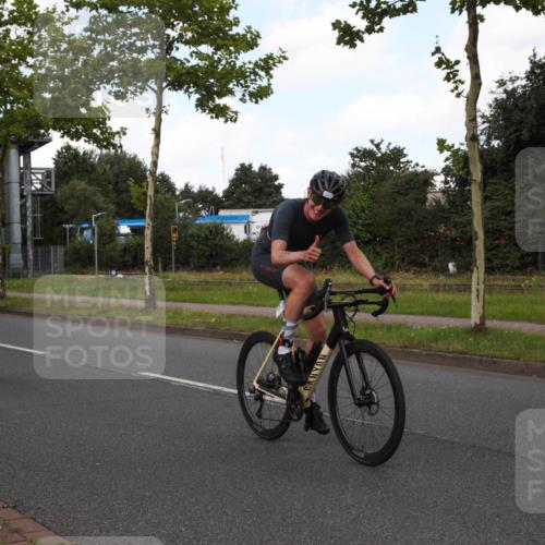 10.08.2025 - GEWOBA Citytriathlon Bremen Yannick Fuchs http://msf.ph/oto/8562297 10.08.2025 12:26:47 Radfahren 574, 644, 668, 703, 710, 846, 889, 903, 928, 939, 946, 948 meine-sportfotos.de