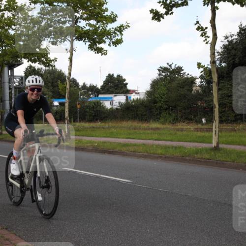 10.08.2025 - GEWOBA Citytriathlon Bremen Yannick Fuchs http://msf.ph/oto/8562299 10.08.2025 12:26:47 Radfahren 574, 644, 668, 703, 710, 846, 889, 903, 928, 939, 946, 948 meine-sportfotos.de