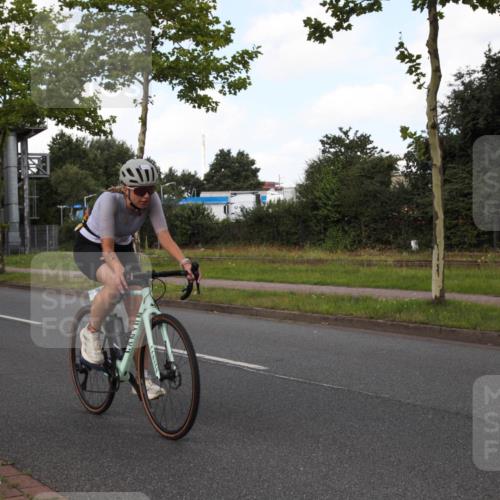 10.08.2025 - GEWOBA Citytriathlon Bremen Yannick Fuchs http://msf.ph/oto/8562312 10.08.2025 12:26:56 Radfahren 644, 703, 710, 727, 846, 889, 928, 939, 946, 948, 1003 meine-sportfotos.de