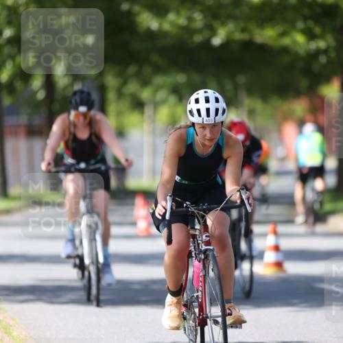 10.08.2025 - GEWOBA Citytriathlon Bremen Yannick Fuchs http://msf.ph/oto/8562341 10.08.2025 14:29:00 Radfahren 168, 172, 193, 321, 350, 403 meine-sportfotos.de
