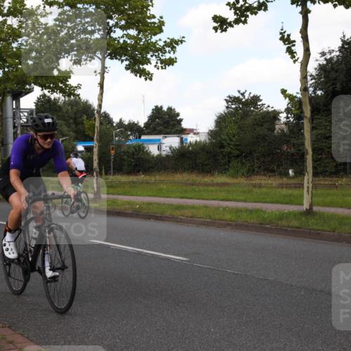 10.08.2025 - GEWOBA Citytriathlon Bremen Yannick Fuchs http://msf.ph/oto/8562342 10.08.2025 12:27:15 Radfahren 586, 607, 633, 727, 792, 918, 962, 1003 meine-sportfotos.de