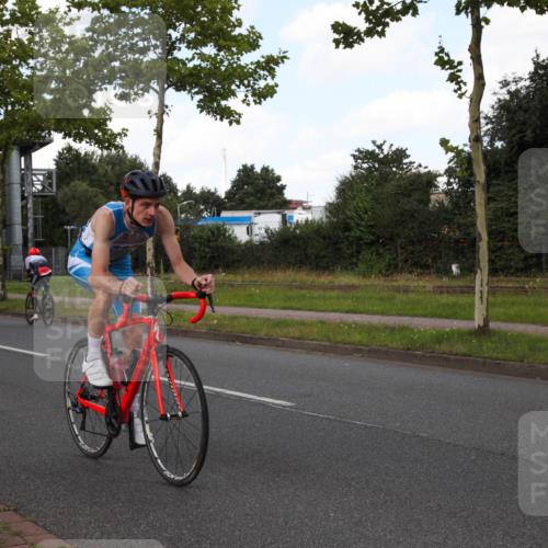 10.08.2025 - GEWOBA Citytriathlon Bremen Yannick Fuchs http://msf.ph/oto/8562346 10.08.2025 12:27:19 Radfahren 586, 607, 633, 792, 835, 918, 962 meine-sportfotos.de