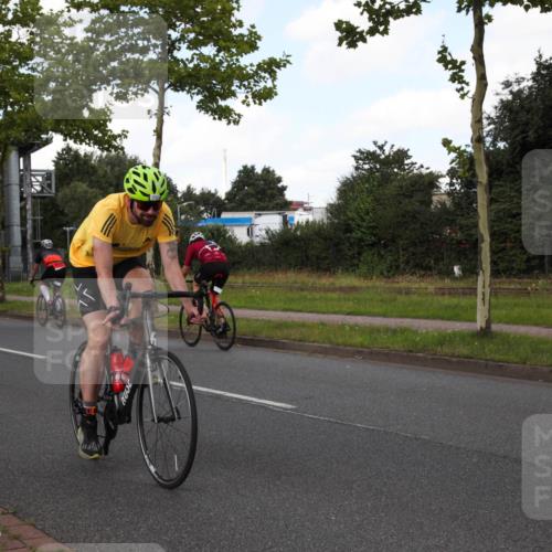 10.08.2025 - GEWOBA Citytriathlon Bremen Yannick Fuchs http://msf.ph/oto/8562359 10.08.2025 12:27:25 Radfahren 568, 586, 633, 792, 835, 918, 929, 962, 1038 meine-sportfotos.de