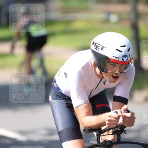 10.08.2025 - GEWOBA Citytriathlon Bremen Yannick Fuchs http://msf.ph/oto/8562450 10.08.2025 14:29:43 Radfahren 179, 212, 226, 275, 327, 351, 373, 405, 466, 468, 487, 517 meine-sportfotos.de