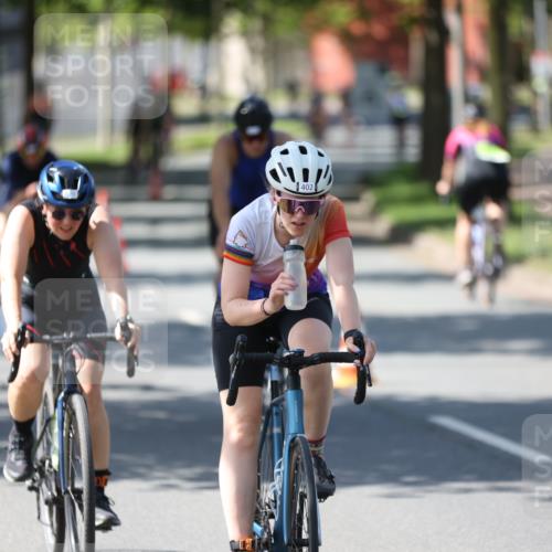 10.08.2025 - GEWOBA Citytriathlon Bremen Yannick Fuchs http://msf.ph/oto/8562535 10.08.2025 14:30:17 Radfahren 8, 33, 42, 66, 95, 112, 148, 149, 329, 337, 338, 361, 374, 400, 402, 410, 429, 492 meine-sportfotos.de