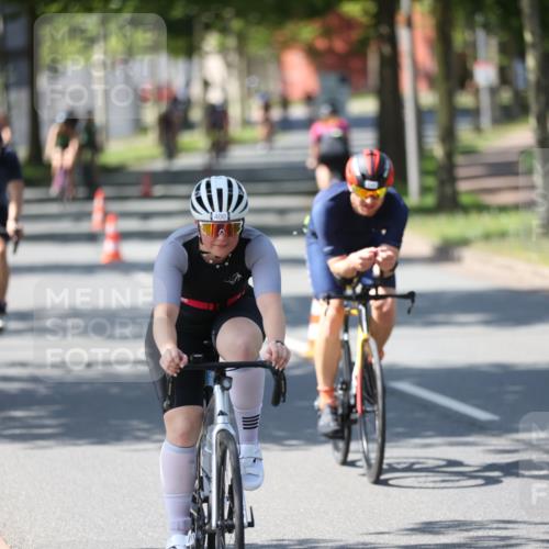 10.08.2025 - GEWOBA Citytriathlon Bremen Yannick Fuchs http://msf.ph/oto/8562548 10.08.2025 14:30:18 Radfahren 8, 33, 42, 66, 95, 112, 148, 149, 329, 338, 347, 361, 374, 400, 402, 410, 429, 492 meine-sportfotos.de