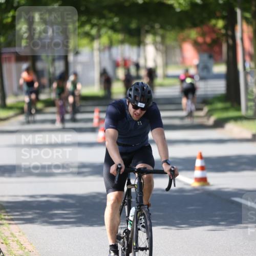 10.08.2025 - GEWOBA Citytriathlon Bremen Yannick Fuchs http://msf.ph/oto/8562561 10.08.2025 14:30:20 Radfahren 8, 33, 66, 95, 148, 149, 329, 338, 347, 361, 374, 400, 402, 410, 429, 492 meine-sportfotos.de