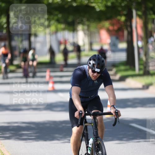 10.08.2025 - GEWOBA Citytriathlon Bremen Yannick Fuchs http://msf.ph/oto/8562563 10.08.2025 14:30:20 Radfahren 8, 33, 66, 95, 148, 149, 329, 338, 347, 361, 374, 400, 402, 410, 429, 492 meine-sportfotos.de