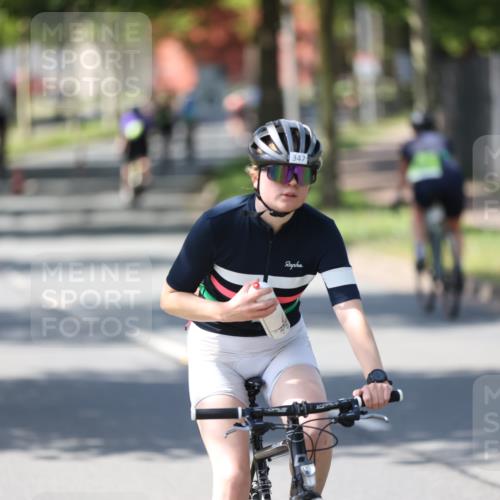 10.08.2025 - GEWOBA Citytriathlon Bremen Yannick Fuchs http://msf.ph/oto/8562627 10.08.2025 14:30:35 Radfahren 8, 12, 33, 107, 178, 328, 329, 338, 341, 345, 347, 356, 361, 381, 399, 409, 416, 461, 492 meine-sportfotos.de