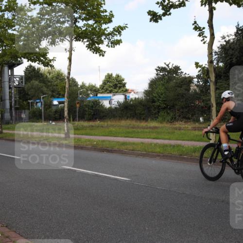 10.08.2025 - GEWOBA Citytriathlon Bremen Yannick Fuchs http://msf.ph/oto/8562689 10.08.2025 12:29:36 Radfahren 645, 679, 687, 751, 771, 922, 927, 1030 meine-sportfotos.de