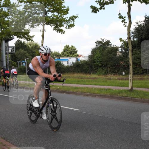 10.08.2025 - GEWOBA Citytriathlon Bremen Yannick Fuchs http://msf.ph/oto/8562697 10.08.2025 12:29:39 Radfahren 645, 687, 751, 771, 922, 927, 942 meine-sportfotos.de