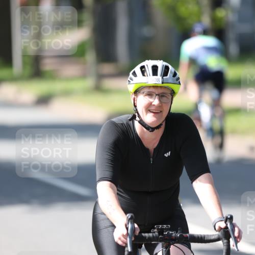 10.08.2025 - GEWOBA Citytriathlon Bremen Yannick Fuchs http://msf.ph/oto/8562708 10.08.2025 14:32:18 Radfahren 104, 105, 113, 284, 299, 344, 355, 359, 362, 366, 370, 376, 393, 411, 433, 463, 489, 508 meine-sportfotos.de