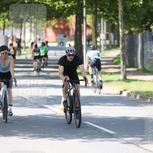 10.08.2025 - GEWOBA Citytriathlon Bremen Yannick Fuchs http://msf.ph/oto/8562710 10.08.2025 14:32:20 Radfahren 104, 105, 113, 284, 299, 344, 355, 359, 362, 366, 370, 376, 393, 433, 463, 489, 508 meine-sportfotos.de