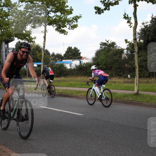 10.08.2025 - GEWOBA Citytriathlon Bremen Yannick Fuchs http://msf.ph/oto/8562728 10.08.2025 12:29:59 Radfahren 640, 675, 688, 699, 717, 760, 769, 875, 884, 942, 960 meine-sportfotos.de