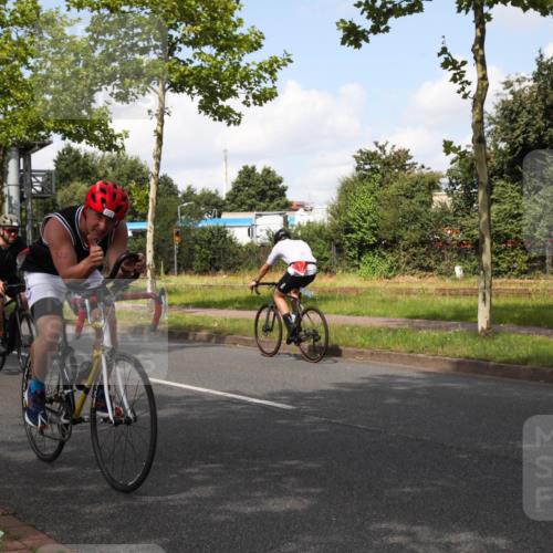 10.08.2025 - GEWOBA Citytriathlon Bremen Yannick Fuchs http://msf.ph/oto/8562777 10.08.2025 12:30:21 Radfahren 722, 733, 745, 760, 767, 823, 884, 932, 935, 943, 1013 meine-sportfotos.de