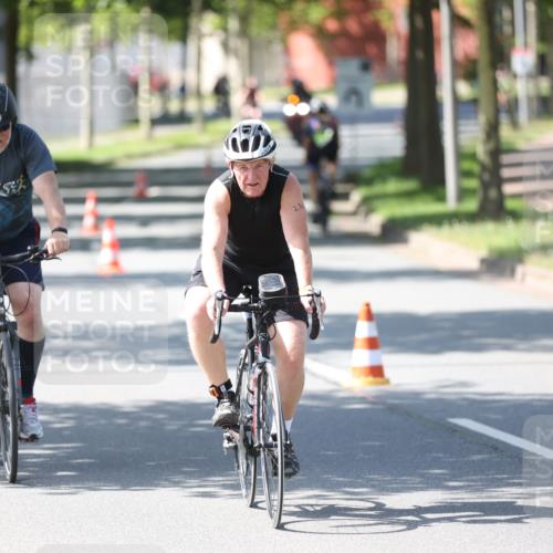 10.08.2025 - GEWOBA Citytriathlon Bremen Yannick Fuchs http://msf.ph/oto/8562778 10.08.2025 14:32:31 Radfahren 105, 284, 299, 355, 370, 393, 420, 463, 489 meine-sportfotos.de
