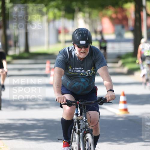 10.08.2025 - GEWOBA Citytriathlon Bremen Yannick Fuchs http://msf.ph/oto/8562788 10.08.2025 14:32:32 Radfahren 105, 284, 299, 355, 370, 393, 420, 489 meine-sportfotos.de