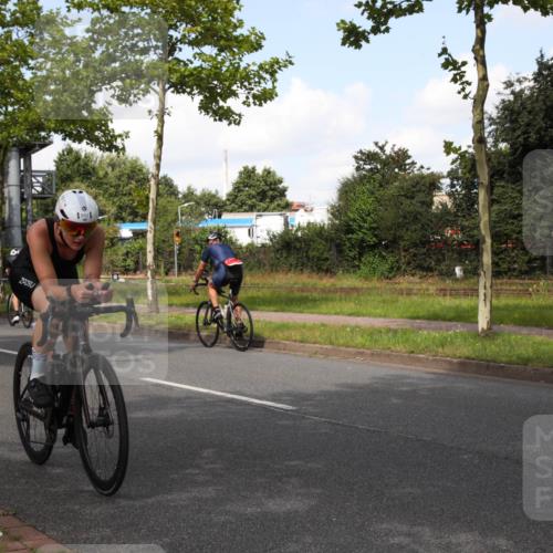 10.08.2025 - GEWOBA Citytriathlon Bremen Yannick Fuchs http://msf.ph/oto/8562791 10.08.2025 12:30:28 Radfahren 722, 733, 745, 767, 823, 924, 932, 935, 943, 1011 meine-sportfotos.de