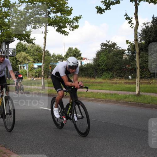 10.08.2025 - GEWOBA Citytriathlon Bremen Yannick Fuchs http://msf.ph/oto/8562808 10.08.2025 12:30:39 Radfahren 587, 752, 767, 916, 924, 932, 937, 951, 1011, 1022, 1026 meine-sportfotos.de