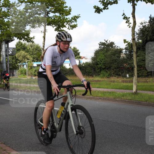 10.08.2025 - GEWOBA Citytriathlon Bremen Yannick Fuchs http://msf.ph/oto/8562811 10.08.2025 12:30:40 Radfahren 587, 752, 767, 916, 924, 932, 937, 951, 1011, 1020, 1022, 1026 meine-sportfotos.de