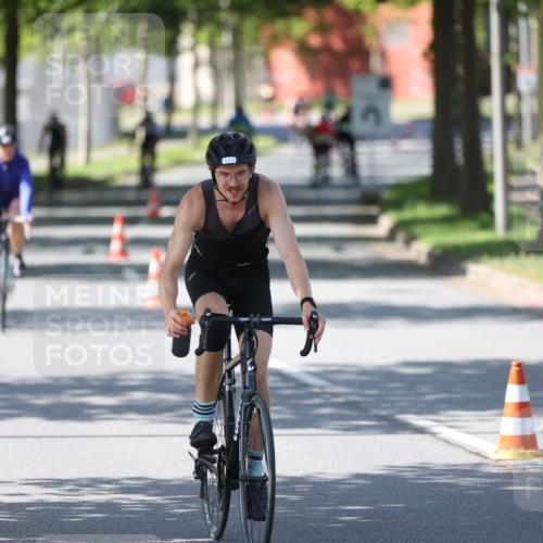 10.08.2025 - GEWOBA Citytriathlon Bremen Yannick Fuchs http://msf.ph/oto/8562819 10.08.2025 14:32:56 Radfahren 14, 15, 37, 82, 96, 118, 122, 243, 357, 387, 435, 501 meine-sportfotos.de