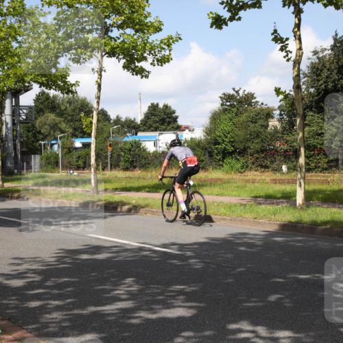 10.08.2025 - GEWOBA Citytriathlon Bremen Yannick Fuchs http://msf.ph/oto/8562854 10.08.2025 12:30:52 Radfahren 587, 752, 916, 937, 951, 1020, 1022, 1026 meine-sportfotos.de