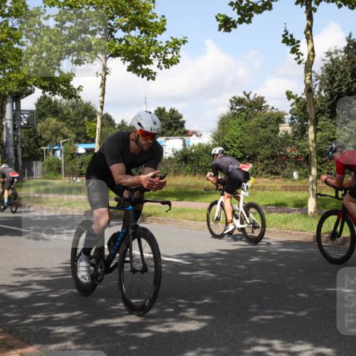 10.08.2025 - GEWOBA Citytriathlon Bremen Yannick Fuchs http://msf.ph/oto/8562883 10.08.2025 12:31:10 Radfahren 575, 621, 630, 692, 753, 801 meine-sportfotos.de