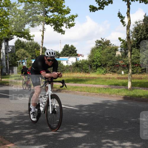 10.08.2025 - GEWOBA Citytriathlon Bremen Yannick Fuchs http://msf.ph/oto/8562893 10.08.2025 12:31:14 Radfahren 575, 621, 630, 692, 753, 801, 894, 905 meine-sportfotos.de