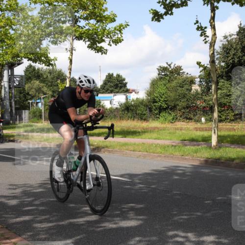 10.08.2025 - GEWOBA Citytriathlon Bremen Yannick Fuchs http://msf.ph/oto/8562898 10.08.2025 12:31:18 Radfahren 575, 616, 621, 630, 692, 753, 801, 894, 905 meine-sportfotos.de