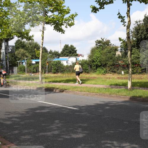 10.08.2025 - GEWOBA Citytriathlon Bremen Yannick Fuchs http://msf.ph/oto/8562946 10.08.2025 12:31:37 Radfahren 564, 616, 649, 654, 655, 666, 667, 788, 793, 863, 894, 905, 950 meine-sportfotos.de