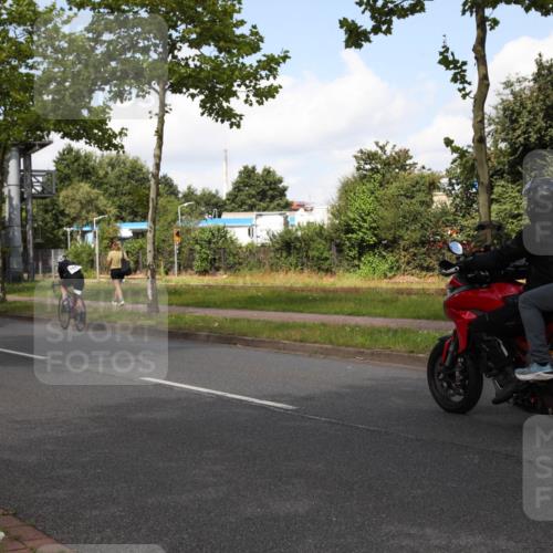 10.08.2025 - GEWOBA Citytriathlon Bremen Yannick Fuchs http://msf.ph/oto/8562955 10.08.2025 12:31:43 Radfahren 552, 564, 627, 649, 654, 655, 666, 667, 788, 793, 863, 950 meine-sportfotos.de