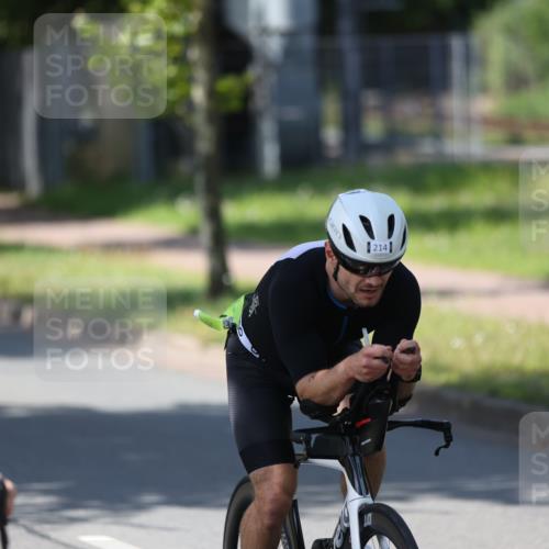 10.08.2025 - GEWOBA Citytriathlon Bremen Yannick Fuchs http://msf.ph/oto/8562980 10.08.2025 14:34:15 Radfahren 45, 76, 143, 151, 214, 316, 364, 388, 424, 443, 451, 507, 515, 530 meine-sportfotos.de