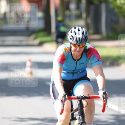 10.08.2025 - GEWOBA Citytriathlon Bremen Yannick Fuchs http://msf.ph/oto/8562987 10.08.2025 14:34:22 Radfahren 45, 76, 79, 88, 143, 144, 146, 214, 304, 316, 364, 375, 392, 424, 443, 515, 524 meine-sportfotos.de