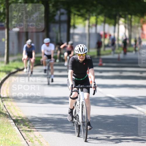 10.08.2025 - GEWOBA Citytriathlon Bremen Yannick Fuchs http://msf.ph/oto/8562997 10.08.2025 14:34:23 Radfahren 45, 76, 79, 88, 143, 144, 146, 214, 304, 316, 375, 392, 424, 443, 515, 524 meine-sportfotos.de