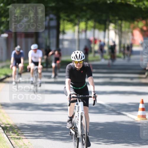 10.08.2025 - GEWOBA Citytriathlon Bremen Yannick Fuchs http://msf.ph/oto/8562999 10.08.2025 14:34:23 Radfahren 45, 76, 79, 88, 143, 144, 146, 214, 304, 316, 375, 392, 424, 443, 515, 524 meine-sportfotos.de
