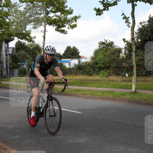 10.08.2025 - GEWOBA Citytriathlon Bremen Yannick Fuchs http://msf.ph/oto/8563013 10.08.2025 12:32:13 Radfahren 551, 682, 689, 735, 770, 806, 838, 857, 876, 888, 897 meine-sportfotos.de