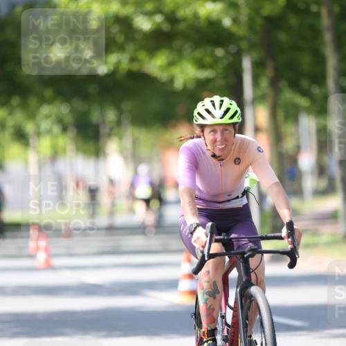 10.08.2025 - GEWOBA Citytriathlon Bremen Yannick Fuchs http://msf.ph/oto/8563029 10.08.2025 14:34:48 Radfahren 23, 31, 72, 268, 300, 413, 465, 502, 511 meine-sportfotos.de