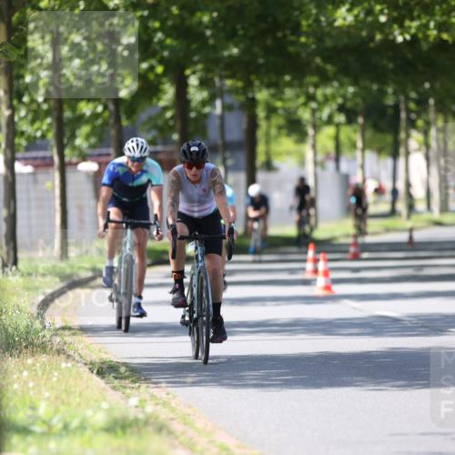 10.08.2025 - GEWOBA Citytriathlon Bremen Yannick Fuchs http://msf.ph/oto/8563038 10.08.2025 14:34:51 Radfahren 23, 31, 72, 268, 300, 413, 430, 502, 511 meine-sportfotos.de