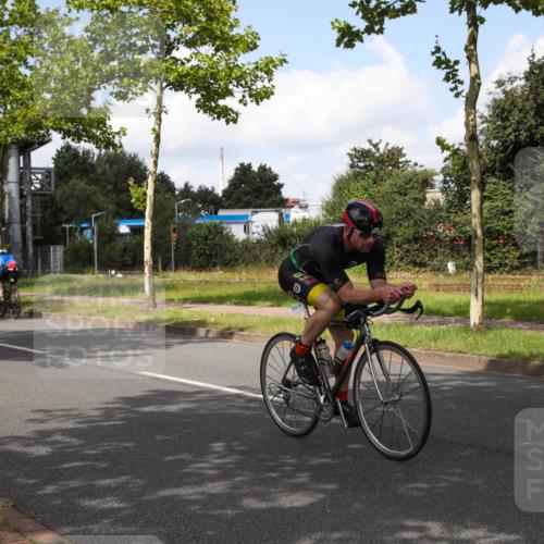 10.08.2025 - GEWOBA Citytriathlon Bremen Yannick Fuchs http://msf.ph/oto/8563039 10.08.2025 12:32:27 Radfahren 551, 641, 643, 648, 735, 776, 840, 959, 1017 meine-sportfotos.de