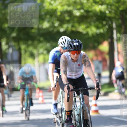 10.08.2025 - GEWOBA Citytriathlon Bremen Yannick Fuchs http://msf.ph/oto/8563046 10.08.2025 14:34:52 Radfahren 23, 31, 72, 268, 300, 340, 413, 430, 502, 511 meine-sportfotos.de