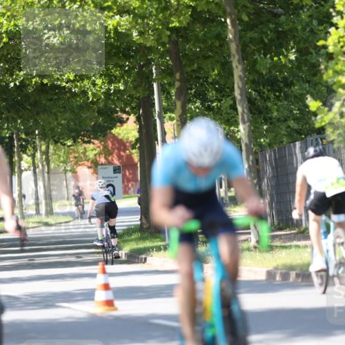 10.08.2025 - GEWOBA Citytriathlon Bremen Yannick Fuchs http://msf.ph/oto/8563052 10.08.2025 14:34:53 Radfahren 23, 31, 72, 268, 300, 340, 413, 430, 502, 511 meine-sportfotos.de