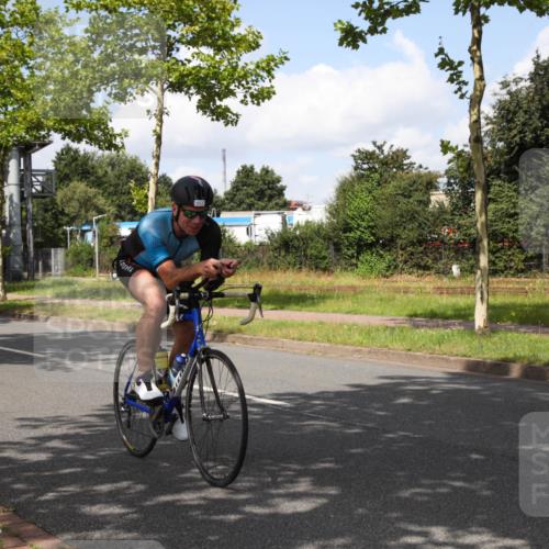 10.08.2025 - GEWOBA Citytriathlon Bremen Yannick Fuchs http://msf.ph/oto/8563056 10.08.2025 12:32:47 Radfahren 566, 604, 643, 681, 715, 852, 959, 1010, 1016, 1017 meine-sportfotos.de