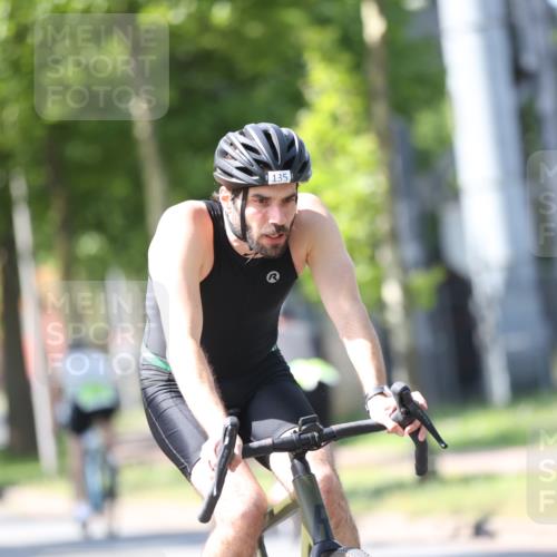 10.08.2025 - GEWOBA Citytriathlon Bremen Yannick Fuchs http://msf.ph/oto/8563059 10.08.2025 14:34:54 Radfahren 23, 31, 72, 268, 300, 340, 413, 430, 502, 511 meine-sportfotos.de