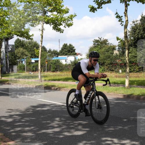 10.08.2025 - GEWOBA Citytriathlon Bremen Yannick Fuchs http://msf.ph/oto/8563067 10.08.2025 12:32:56 Radfahren 566, 604, 626, 664, 681, 715, 824, 852, 1010, 1016 meine-sportfotos.de