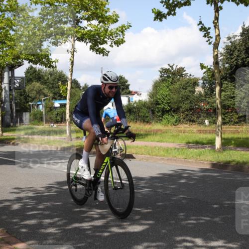 10.08.2025 - GEWOBA Citytriathlon Bremen Yannick Fuchs http://msf.ph/oto/8563076 10.08.2025 12:32:57 Radfahren 566, 604, 626, 664, 681, 715, 824, 852, 1010, 1016 meine-sportfotos.de