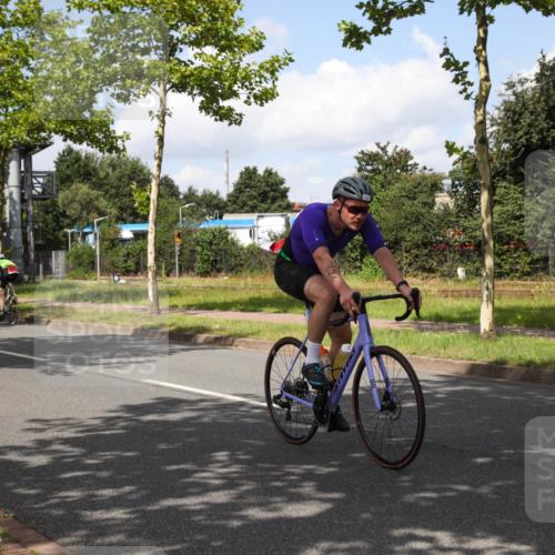 10.08.2025 - GEWOBA Citytriathlon Bremen Yannick Fuchs http://msf.ph/oto/8563087 10.08.2025 12:33:03 Radfahren 554, 604, 626, 664, 681, 708, 715, 738, 824, 1010, 1016 meine-sportfotos.de