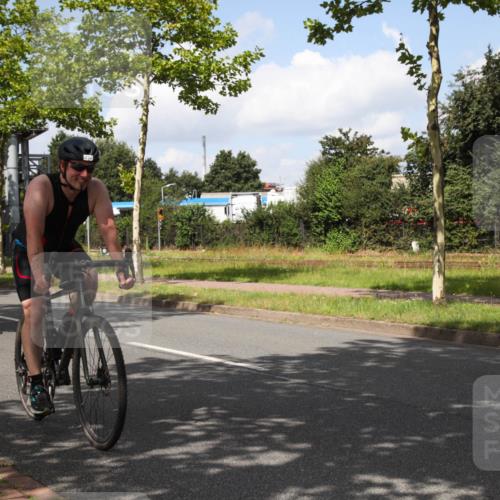 10.08.2025 - GEWOBA Citytriathlon Bremen Yannick Fuchs http://msf.ph/oto/8563113 10.08.2025 12:33:16 Radfahren 554, 708, 738, 824, 836, 859 meine-sportfotos.de