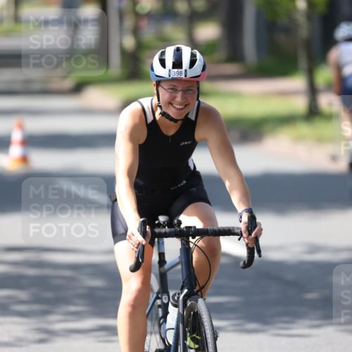 10.08.2025 - GEWOBA Citytriathlon Bremen Yannick Fuchs http://msf.ph/oto/8563170 10.08.2025 14:35:19 Radfahren 38, 43, 68, 98, 127, 133, 264, 398, 414 meine-sportfotos.de