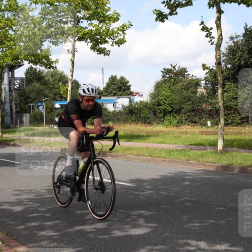 10.08.2025 - GEWOBA Citytriathlon Bremen Yannick Fuchs http://msf.ph/oto/8563172 10.08.2025 12:34:02 Radfahren 560, 635, 637, 741, 768, 822, 858, 867 meine-sportfotos.de